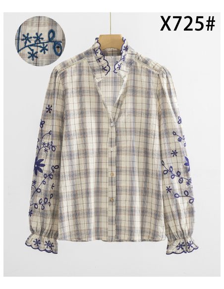 Blusa de cuadros con bordado floral