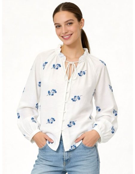 Blusa bordada con lazada