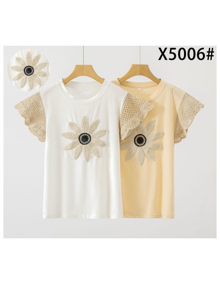 Maglietta con fiore all'uncinetto