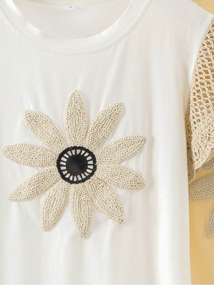 Maglietta con fiore all'uncinetto