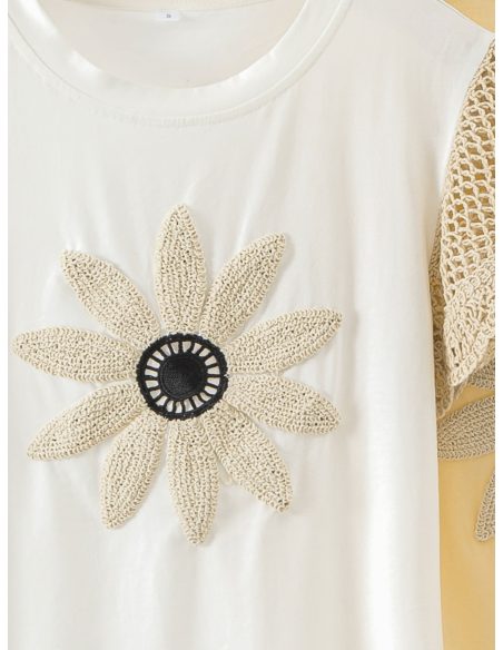 Maglietta con fiore all'uncinetto