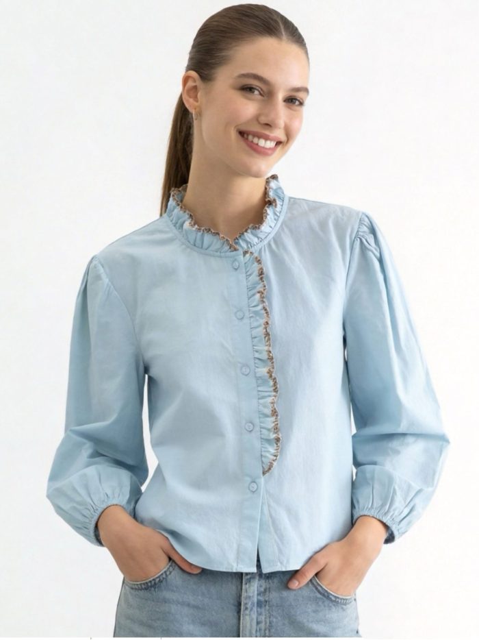 Chemisier uni à volant contrastant