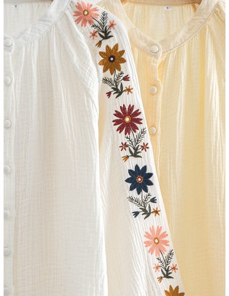 Blusa bordada de flores