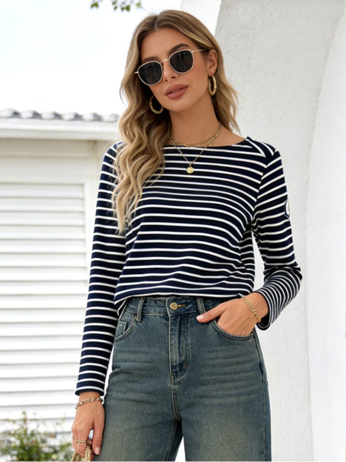 T-shirt rayé avec écusson