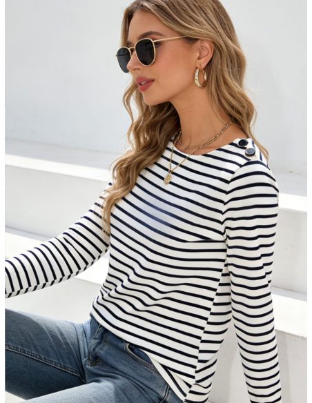 T-shirt rayé avec boutons sur l'épaule