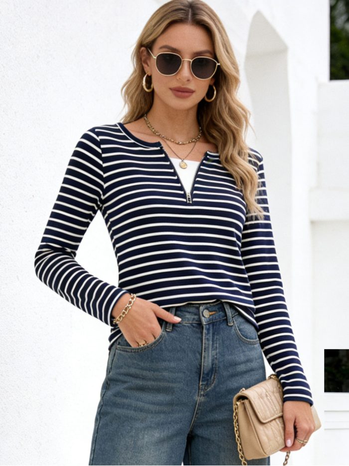 Camiseta listrada com zíper