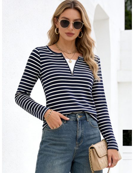 Camiseta listrada com zíper