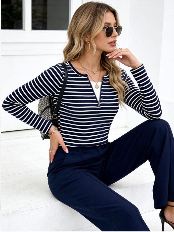 Camiseta listrada com zíper