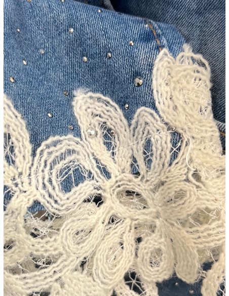 Jeans pirata strass con encaje