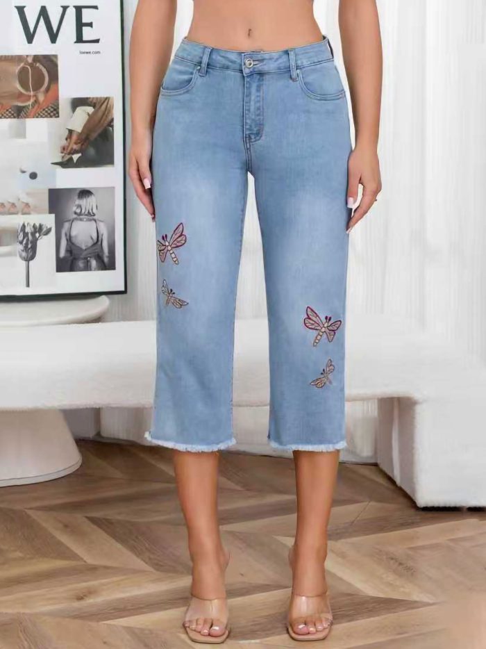 Jeans pirata bordados con libélulas