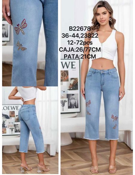 Jeans pirata bordados con libélulas