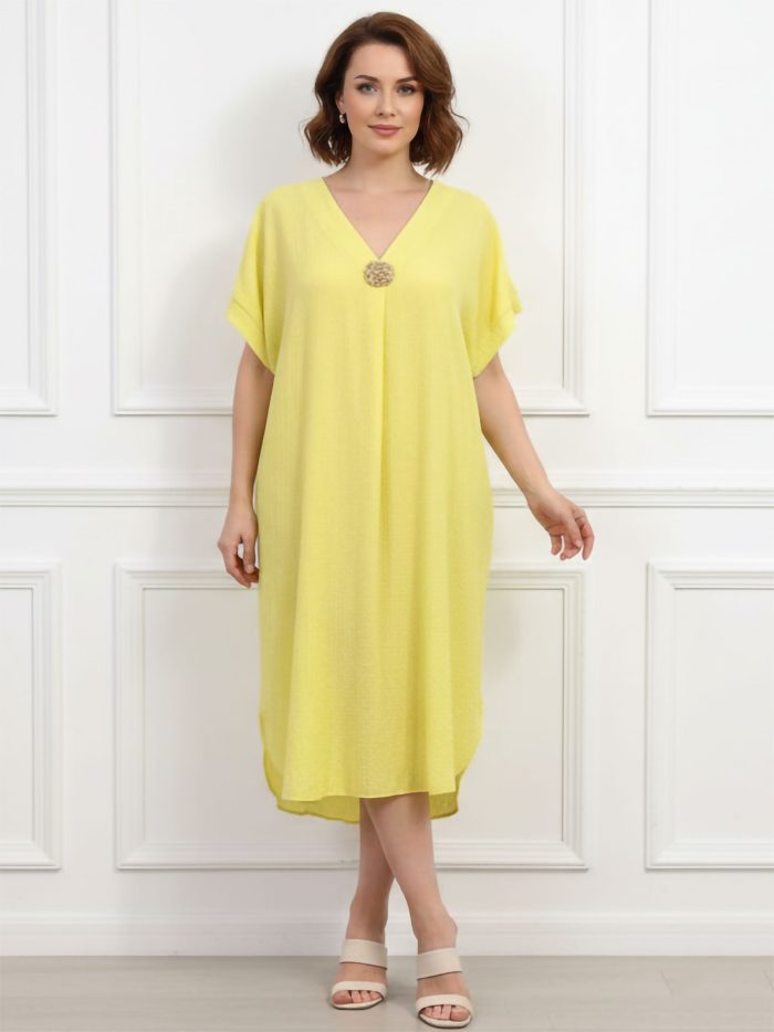 Vestido amplio textura botón joya