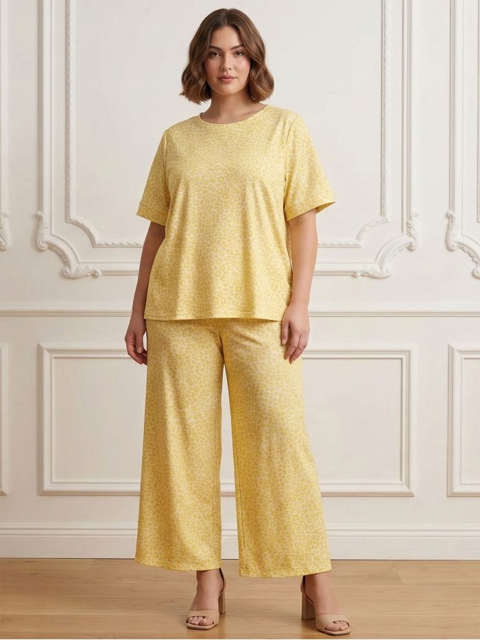 Conjunto de camiseta amplia animal print y pantalón