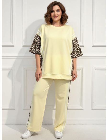 Conjunto sudadera oversize animal print y pantalón