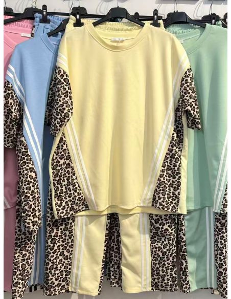 Conjunto sudadera oversize animal print y pantalón