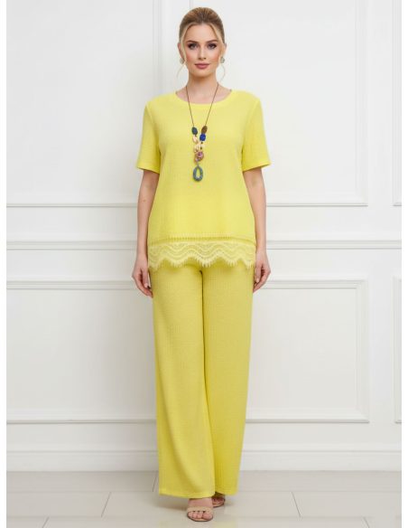 Conjunto blusa textura con encaje y pantalón