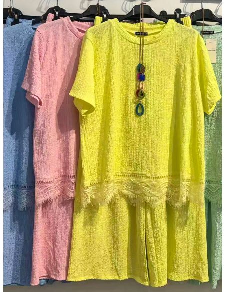 Conjunto blusa textura con encaje y pantalón