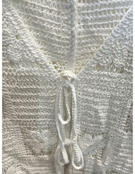 Completo gilet e gonna annodati all'uncinetto