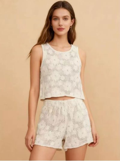 Conjunto de top corto de crochet floral y short