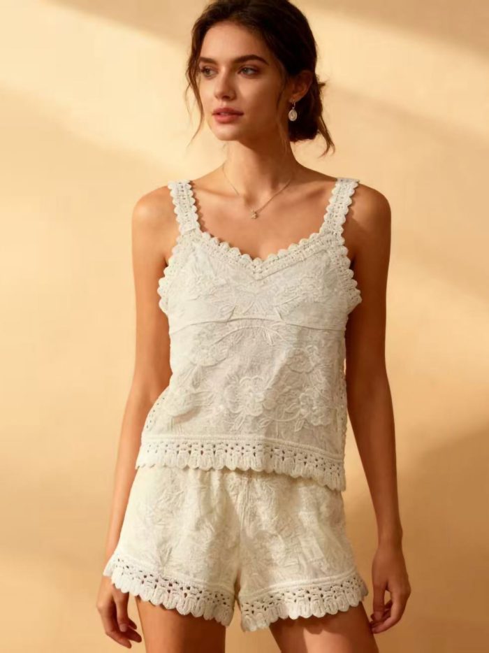 Conjunto de top de tirantes bordado y short 