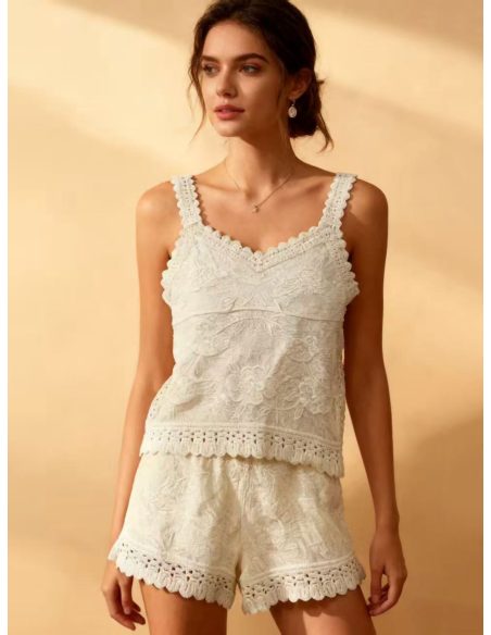 Conjunto de top de tirantes bordado y short 