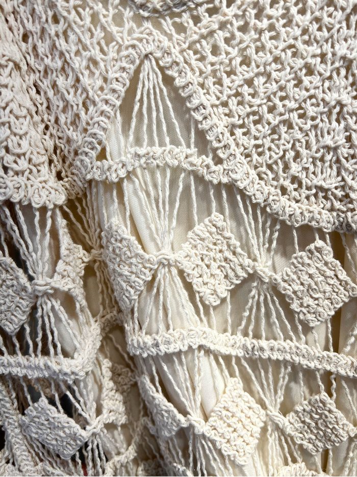 Vestido largo de crochet con tirantes