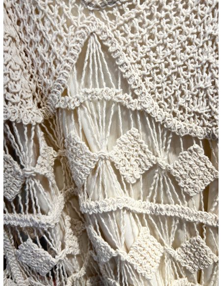 Vestido largo de crochet con tirantes