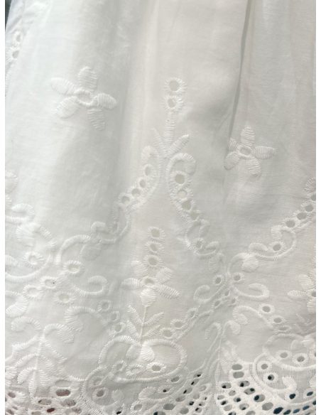 Pantaloncini traforati ricamati con onde