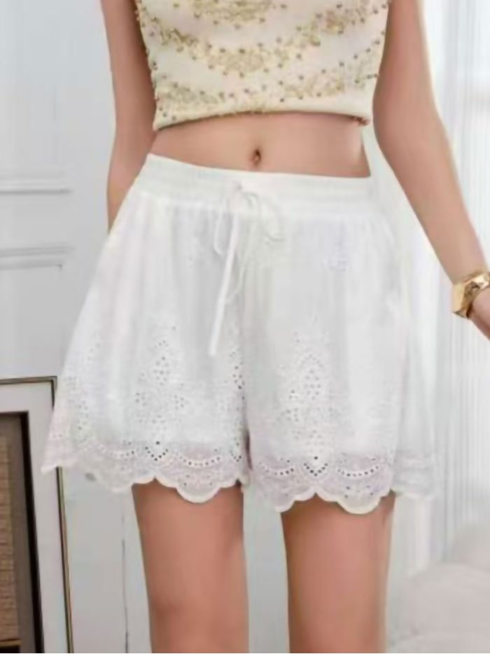 shorts bordados com detalhes vazados