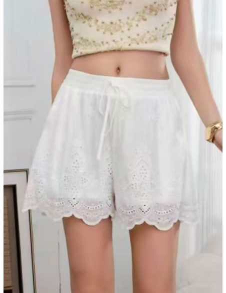shorts bordados com detalhes vazados
