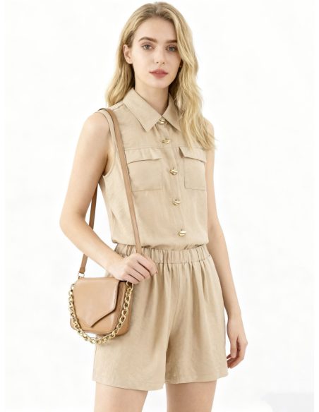 Conjunto de blusa sem mangas com botões de joia e shorts