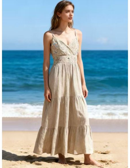 Vestido largo bordado con lentejuelas y falda en capas