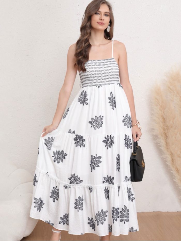 Vestido largo bordado con cuerpo fruncido