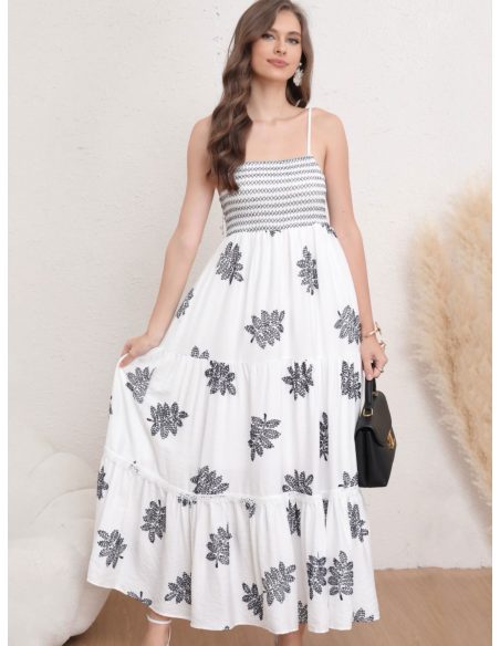 Vestido largo bordado con cuerpo fruncido