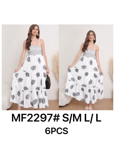 Vestido largo bordado con cuerpo fruncido