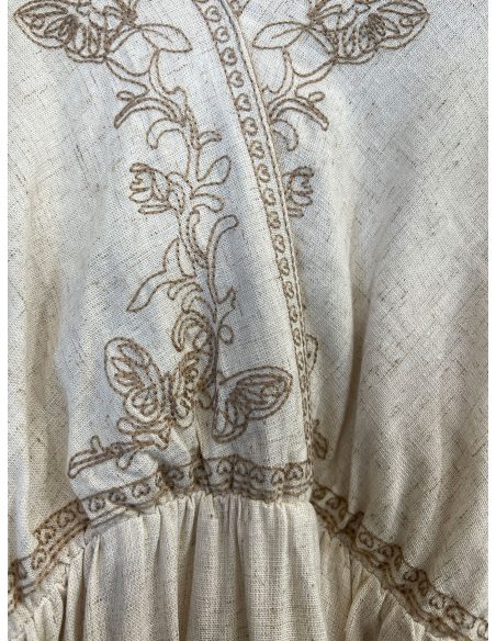 Abito midi ricamato con volant e cintura