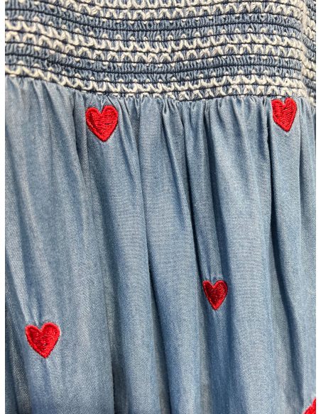 Vestido midi jeans com corações bordados