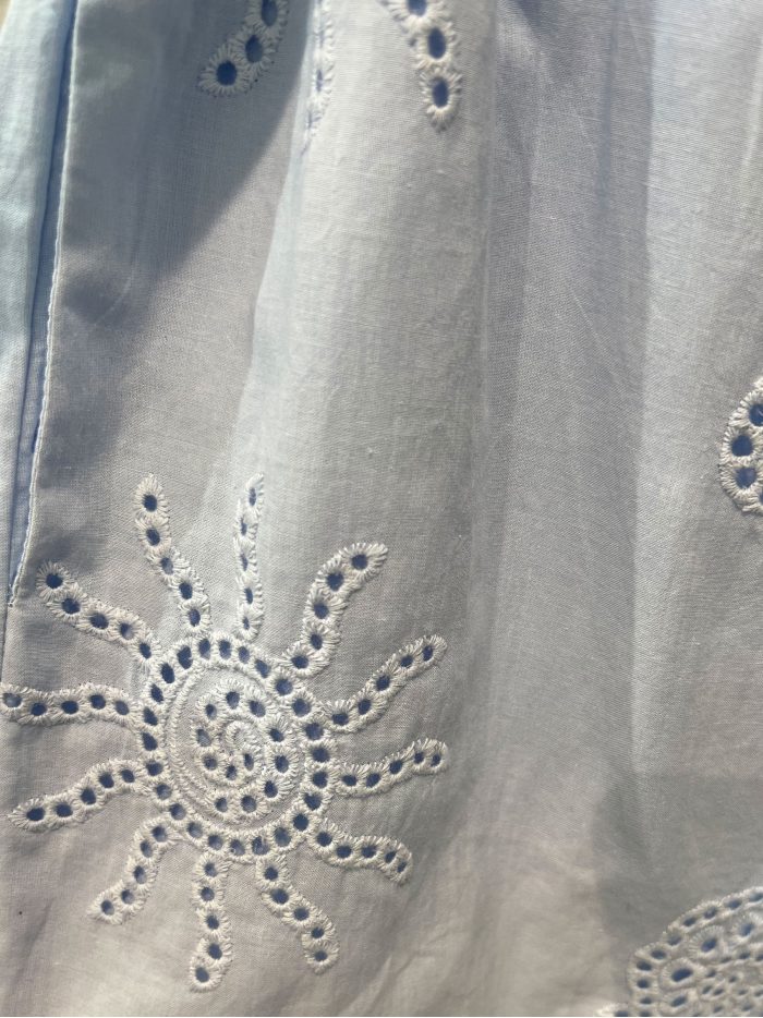 Kurzer bestickter, durchbrochener Ibiza-Stil