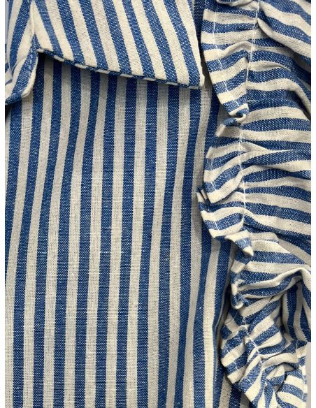 Vestido curto listrado estilo camisa com babado