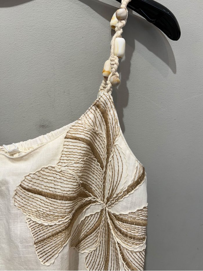 Robe longue brodée de feuilles et de bretelles perlées