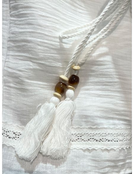 Short fluido con cordón y puntilla