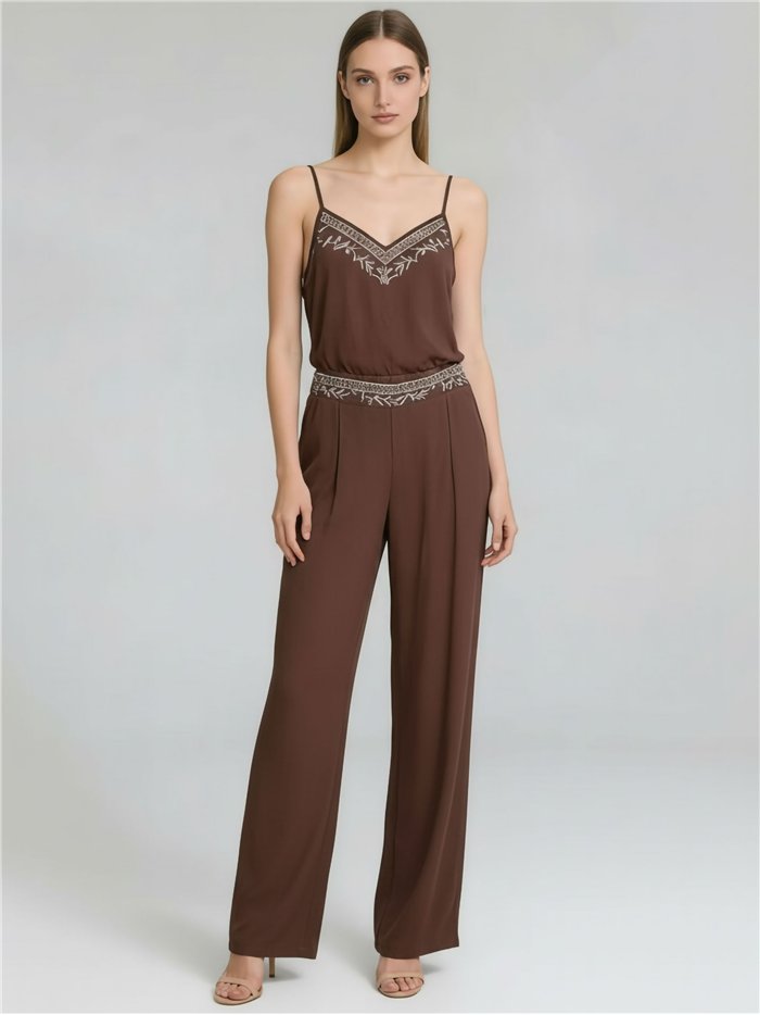 Conjunto de blusa bordada e calça plissada