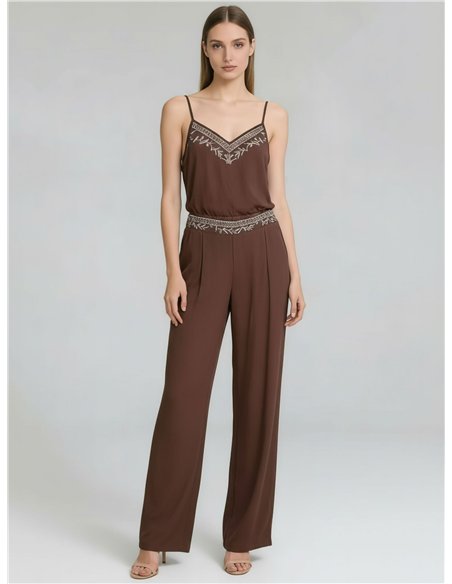 Conjunto de blusa bordada e calça plissada