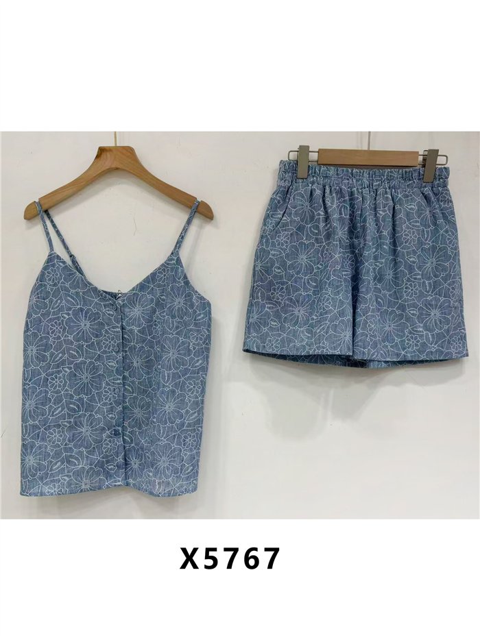 Conjunto de top estampado floral y short