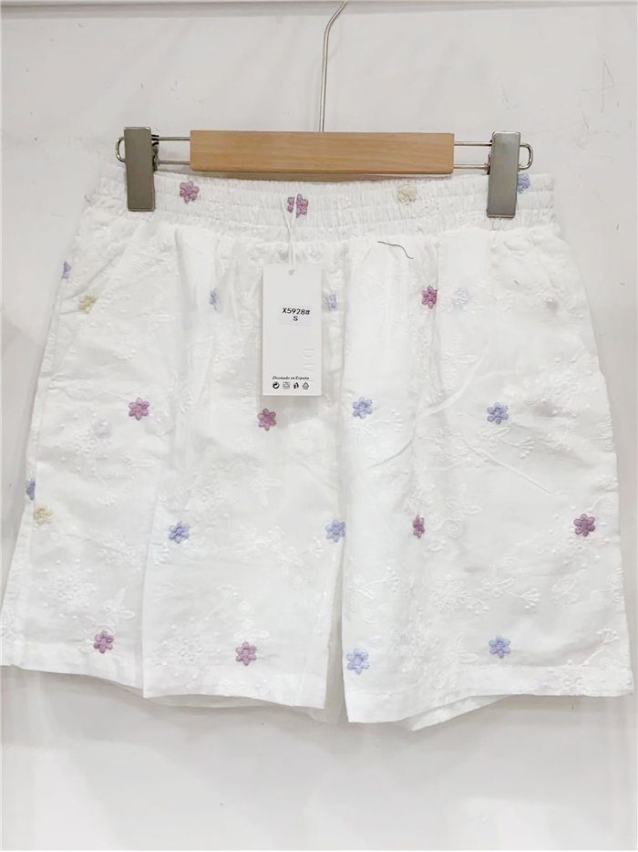 Pantaloncini ricamati a fiori