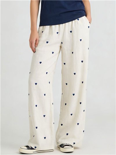 Pantalón recto con corazones bordados