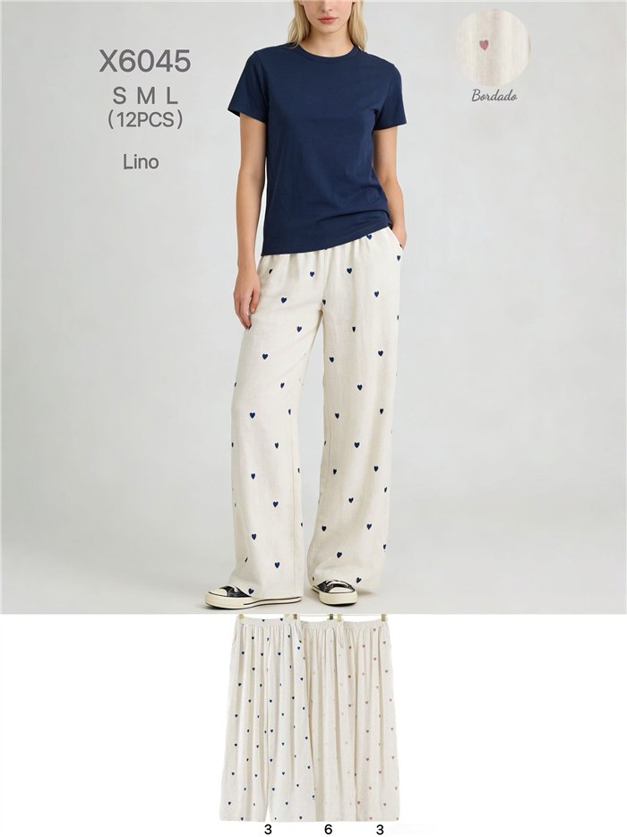 Pantalón recto con corazones bordados