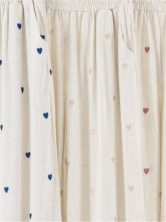 Pantalón recto con corazones bordados