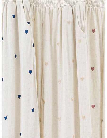 Pantalón recto con corazones bordados
