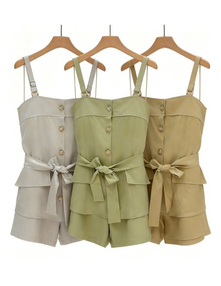 Conjunto de top tirante con cinturón y short